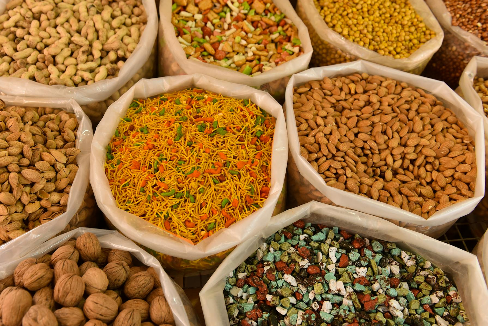 Exploring Indonesia’s Exotic Spices: Cardamom, Mace, Betel Nut, and Dragon’s Blood